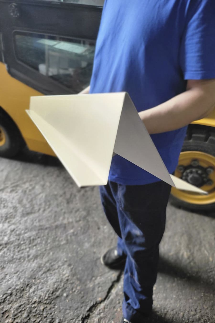 Доборный элемент для удерживания снега на кровли